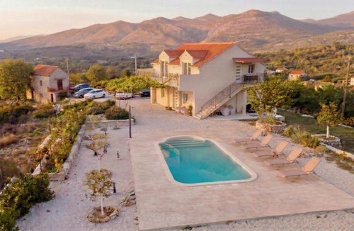 Muc Villa | Villa Brig