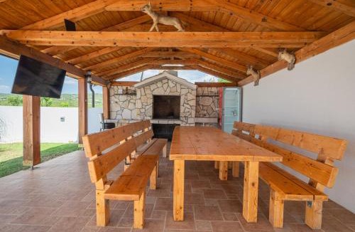 Trn Villa | Villa Casa Natura with 40m2 Pool near Makarska