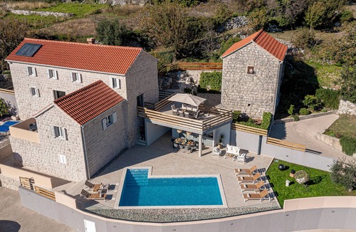 Dunave Krajnje Villa | Villa Castellum Canalis is a place where tranquility and luxury merge together