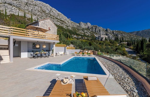 Dunave Krajnje Villa | Villa Castellum Canalis is a place where tranquility and luxury merge together
