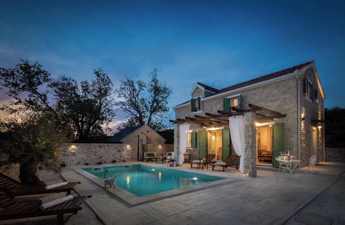 Blizna Donja Villa | Villa Cavalleria Rusticana with heated pool and vineyard