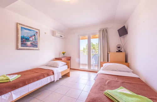 Zrce Villa | Villa Christina for up to 17 people - with pool, max. capacity 30 people