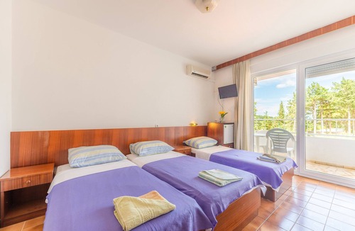 Zrce House | Villa Christina for up to 21 people - with pool, max. capacity 30 people