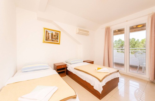 Zrce Villa | Villa Christina for up to 23 people - with pool, max. capacity 30 people