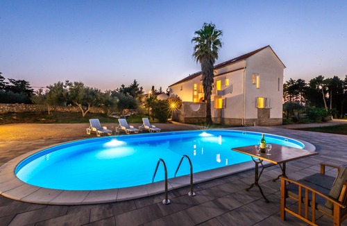 Zrce Villa | Villa Christina for up to 28 people - with pool, max. capacity 30 people