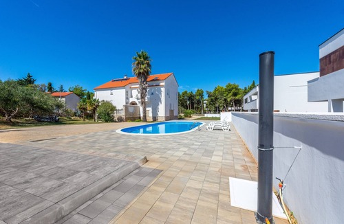 Zrce Villa | Villa Christina for up to 28 people - with pool, max. capacity 30 people
