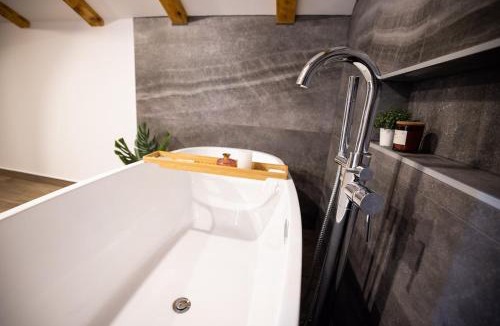 Poljica Apartment | Villa Coleum - with pool and hot tub