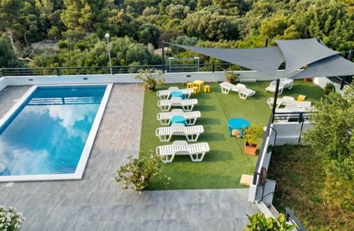 Seget Donji Apartment | Villa Confido - Luxury 3BR Apartment with Private Pool near Trogir