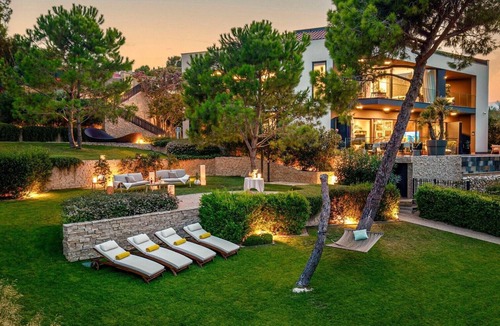 Cove Murtar Villa | Villa Contessa - Top 200 ultra luxury world villas, infinity pool, beachfront, sea view, family, stylish