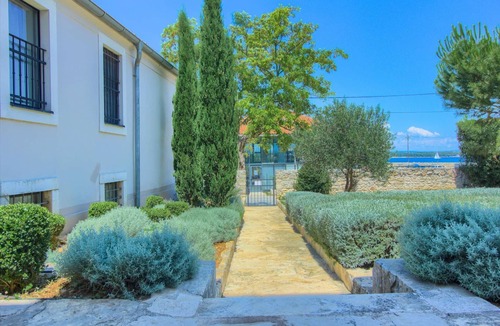 Tkon Villa | Villa Cubismo - with a pool for 18 guests, close to restaurants and cafes by MyWaycation