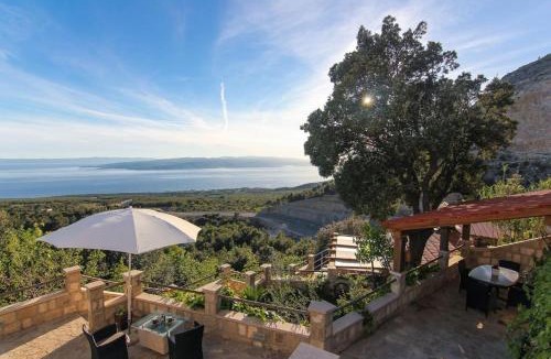 Bast House | Villa Dado
