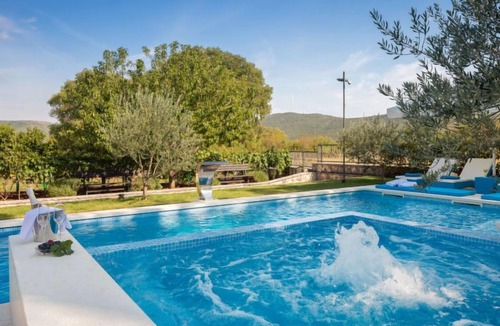 Bristivica House | Villa Dalmatica moderna by Interhome