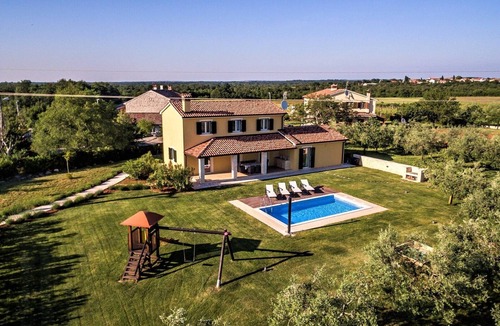 Kadumi Villa | Villa Danelon with Pool and Olive Grove View