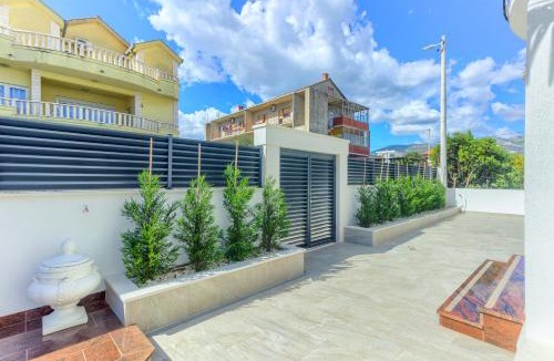 Kastel Stafilic Villa | VILLA DANICA with heated pool and jacuzzi