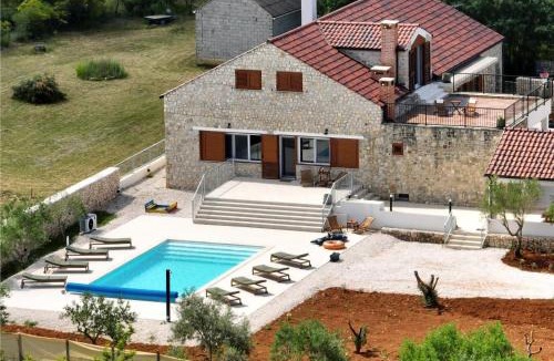 Lovinac House | Villa Demare with Heated Pool, Free EVC Station