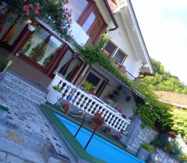 Kulen Vakuf House | Villa Dino