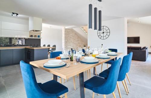 Kastel Villa | Villa Dolcea