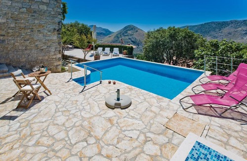 Zrnovnica Villa | Villa Don Dan - Private Pool - 2 Apartments - Sea View near Split - Suitable for extended stays