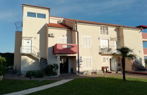 Sveti Filip i Jakov Apartment | Villa „Drei Palmen“