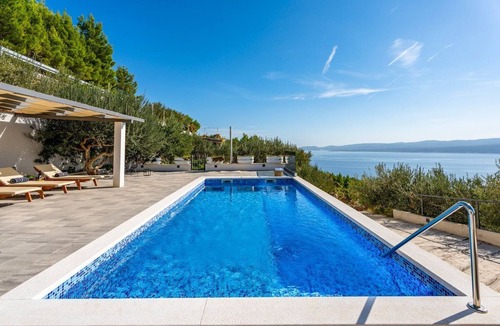 Celina Villa | Villa Dyeing - Two Bedroom Villa, Sleeps 4