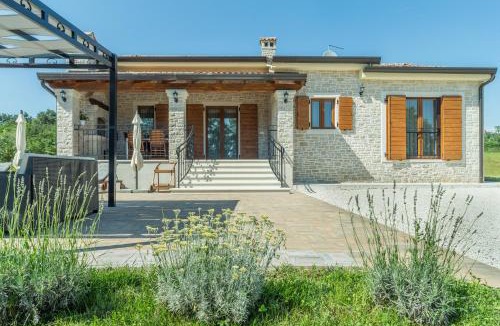 Munci Villa | Villa Elida with Heated Pool - Central Istria