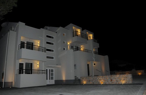 Starigrad Apartment | Villa Ema, where the sea touches the mountains.