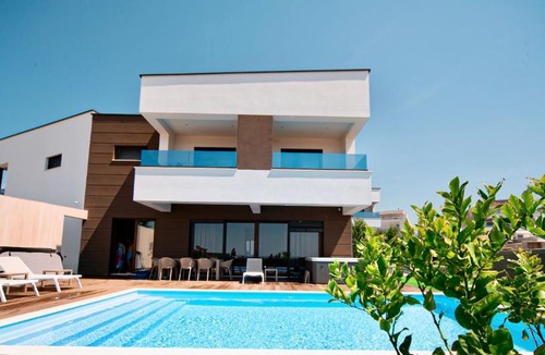 Novalja Villa | Villa Estate