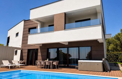 Novalja Villa | Villa Estate