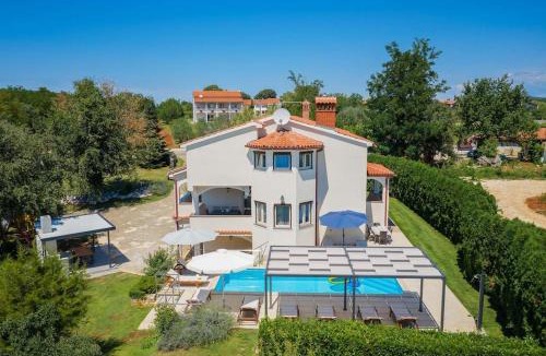 Zbandaj Villa | Villa Eufemia by Briskva