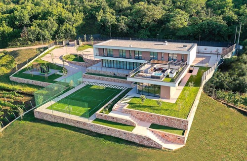 Podbablje Villa | Villa Excelsior with Conference Room and Family Suites for Groups up to 20 Guests