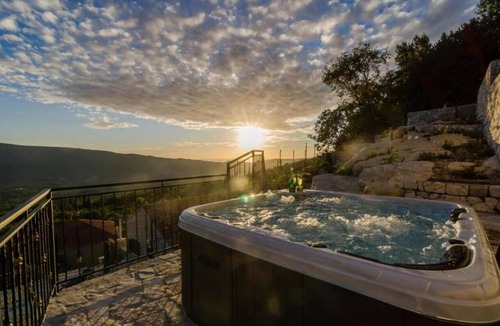 Dunave Krajnje Villa | Villa Falcon Rook - Four-Bedroom Villa with Terrace and Swimming Pool
