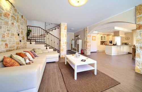 Porat Villa | Villa Fina with Heated Private Pool close to the Beach