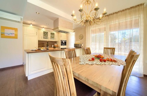 Porat Villa | Villa Fina with Heated Private Pool close to the Beach