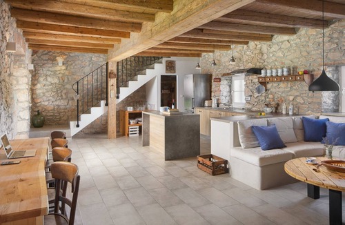 Cepljani House | Villa Flavia Traditionelles Steinhaus mit Pool by Interhome
