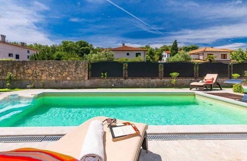 Porat Villa | Villa Forte with Heated Private Pool close to the Beach