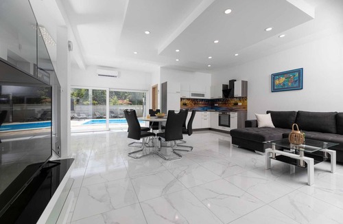 Dobrinj Villa | Villa George with a heated swimming pool