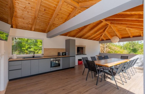Grubine Villa | Villa Green Escape: Your Serene Family Getaway Awaits