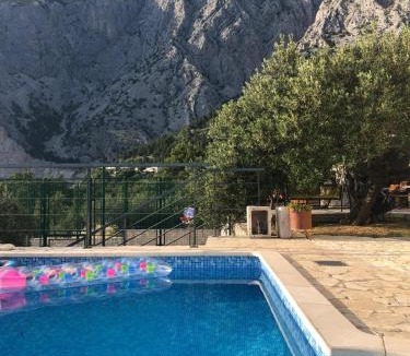 Bast House | Villa in a quiet area - Private Pool - Sport - Starlink - BBQ