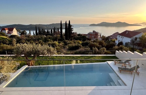 Orasac House | Villa in peaceful setting with a sea view great for friends and family