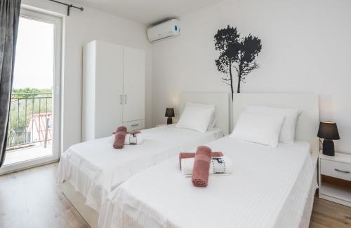 Policnik House | Villa in Policnik with Private Pool