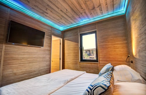 Zrce Villa | Villa in Zrce, close to the beach, water sports, festival, party, free wifi, up to 6 people.