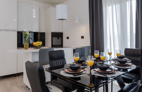 Rudine Villa | Villa Infinity - Six Bedroom Villa with Swimming Pool and Hot Tube