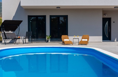 Rudine Villa | Villa Infinity - Six Bedroom Villa with Swimming Pool and Hot Tube