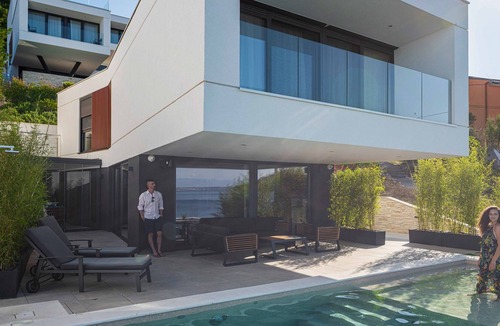 Kali Villa | Villa INFINITY ***** with private pool right by the sea - view of Zadar