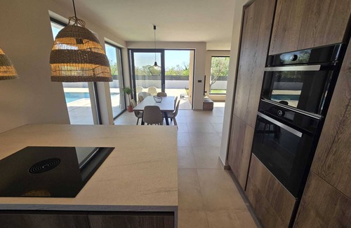Orbanici Villa | VILLA ISSA