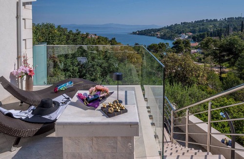 Rogac Villa | Villa Ivana Solta Island - Jacuzzi, sea view, walking distance to pebble beach