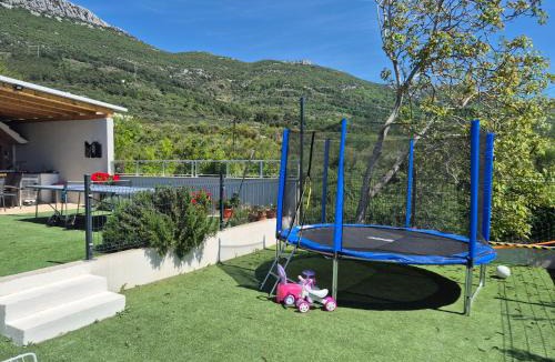 Kastel Stari Villa | Villa Ivano&heated pool&sea view&football court&children's playground