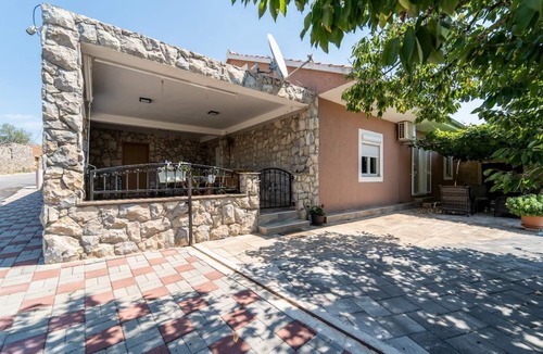 Donje Rastane Villa | Villa Jadran - Three Bedroom Villa, Sleeps 6