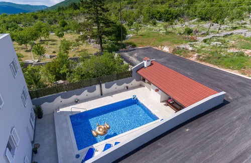 Slivno Apartment | Villa je potpuno opremljena za odmor 18 osoba