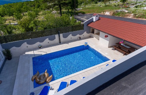 Slivno Apartment | Villa je potpuno opremljena za odmor 18 osoba